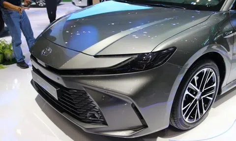 Còn ai mua sedan tầm giá 1 tỷ đồng?