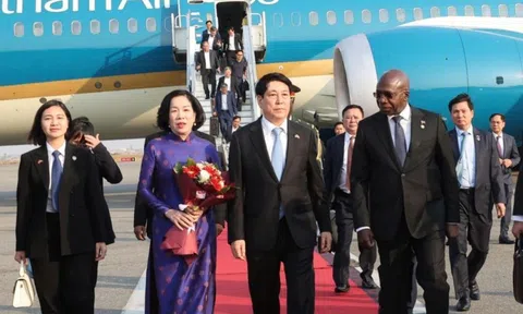Chủ tịch nước bắt đầu chuyến thăm cấp Nhà nước Cộng hòa Angola
