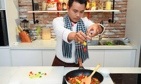 Học đầu bếp Lê Hoàng Kha mẹo chế biến món hoa thanh long xào nấm mối chua ngọt ngon “thần sầu”